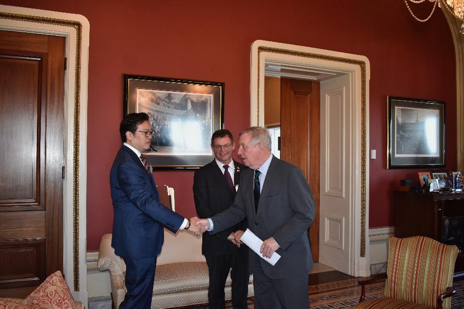 DURBIN MEETS WITH METRA LEADERSHIP